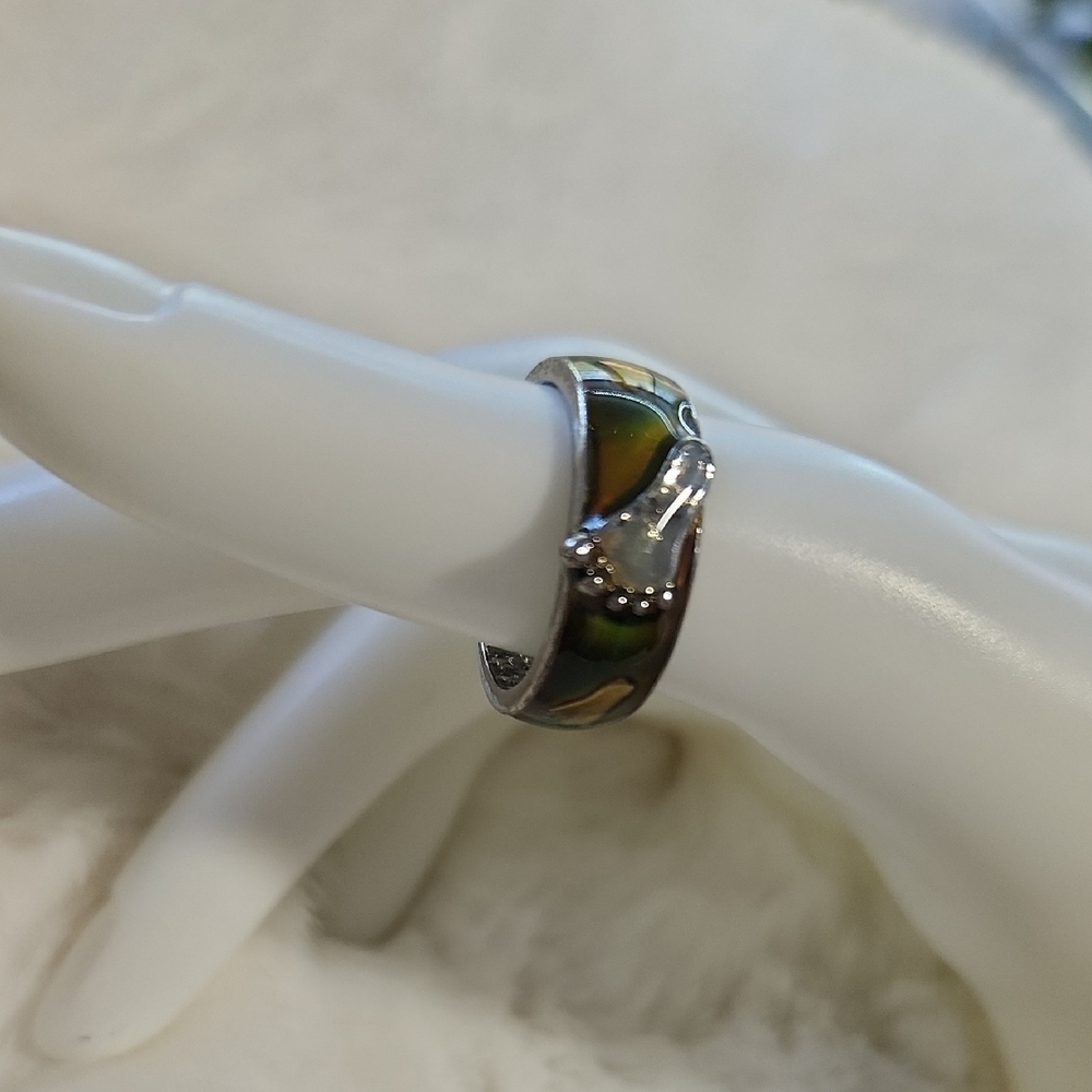 Elegant Silver and Green Mood Changing Colors Women's Ring
